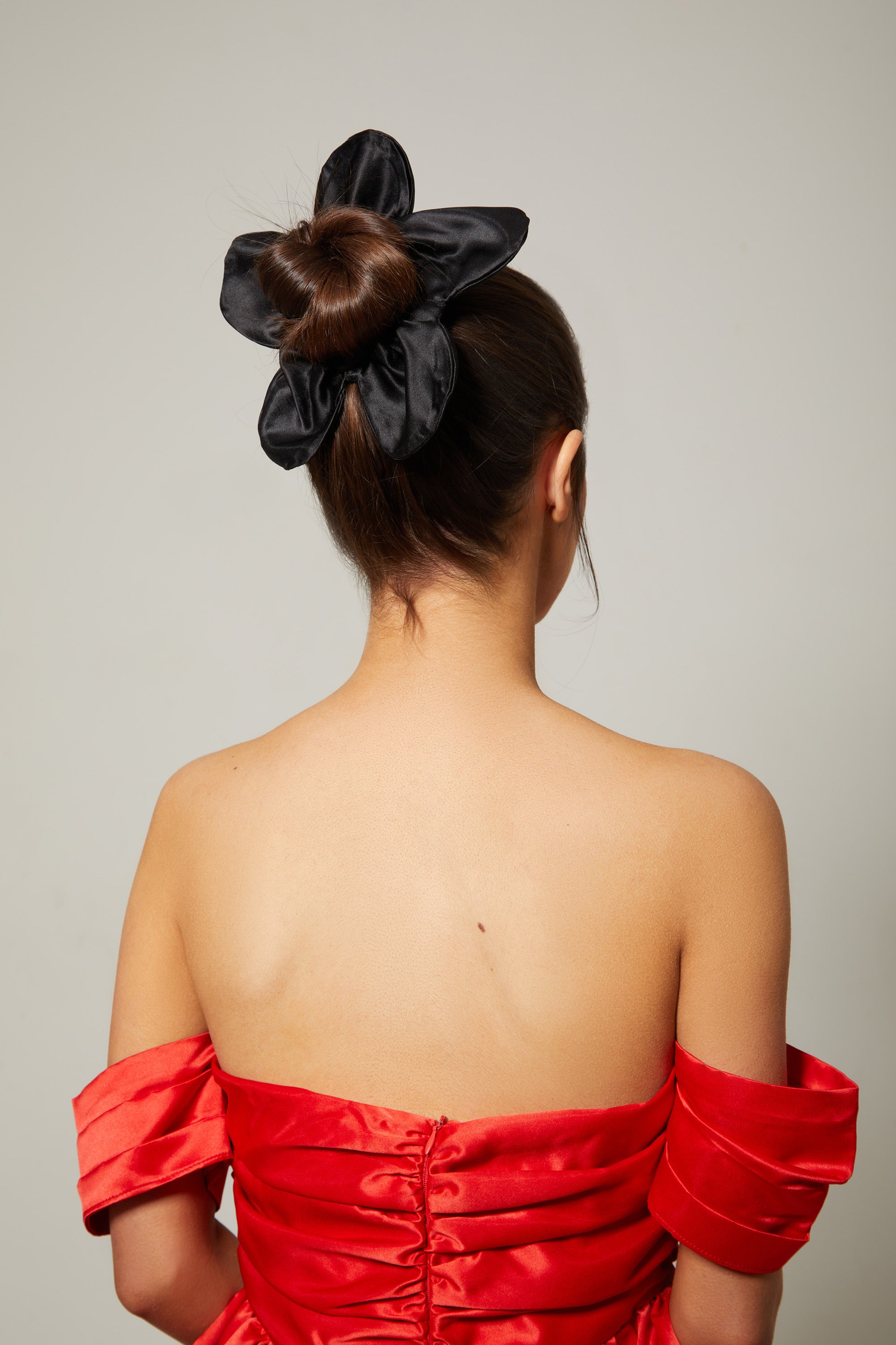 Clara Flower Scrunchie Black