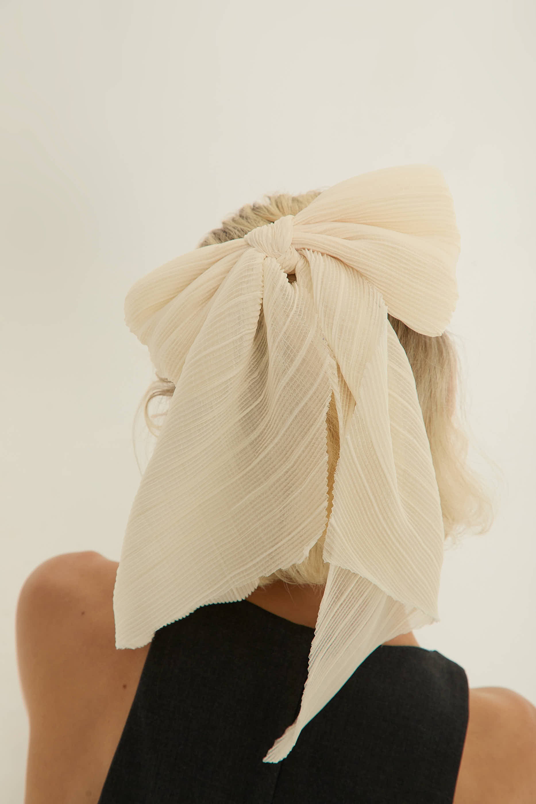 Oversized Elise Pleated Bow